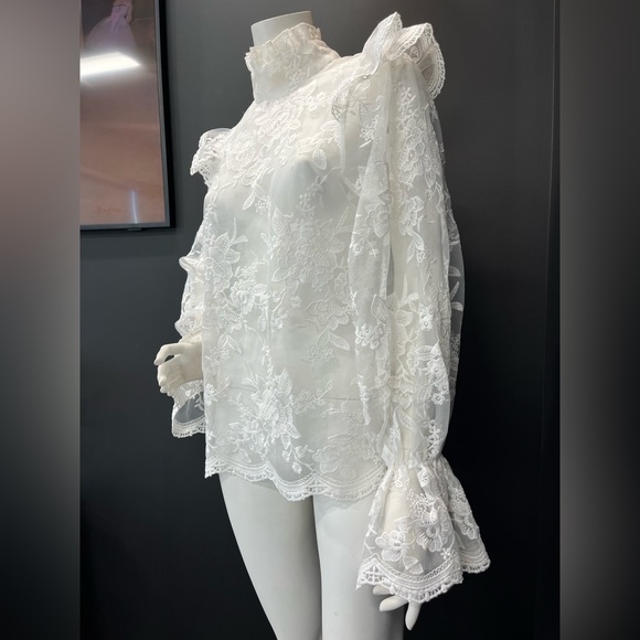 In the Style white lace top. - Picture 2 of 3